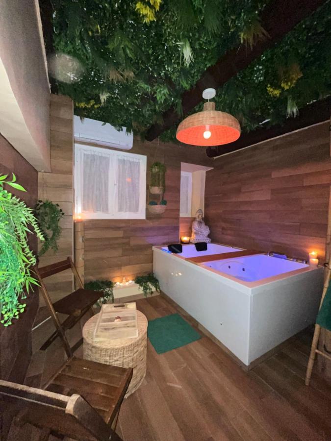 Апартаменти Le Balneo Jacuzzi Vieil Antibes Safranier Екстер'єр фото